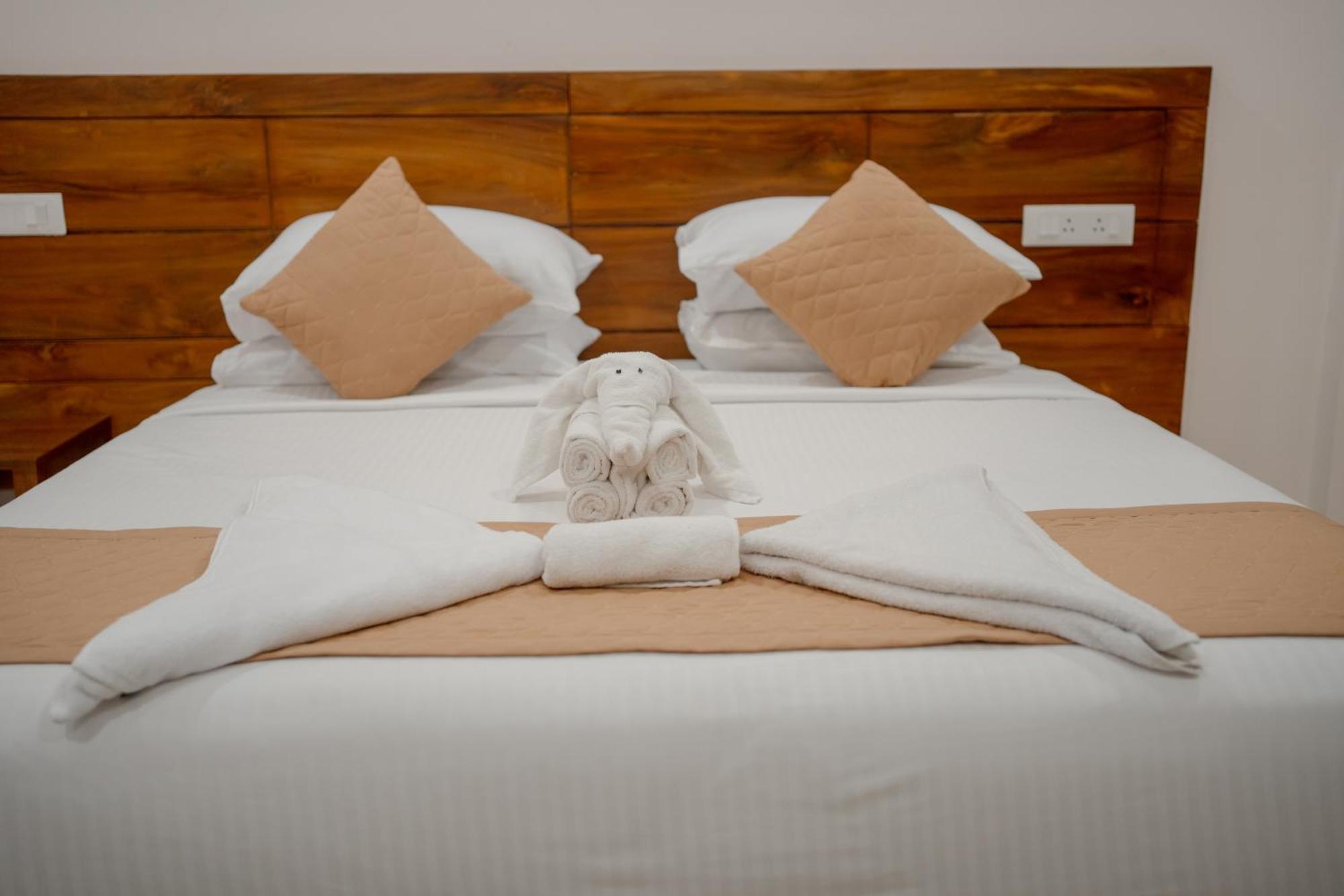 Daffodils Luxury Airport Suites Kochi Exterior foto