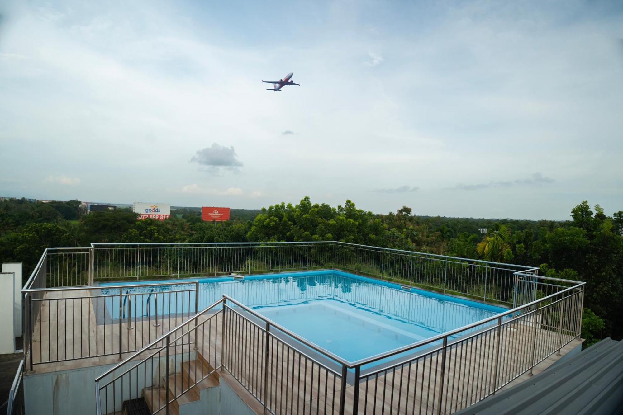 Daffodils Luxury Airport Suites Kochi Exterior foto